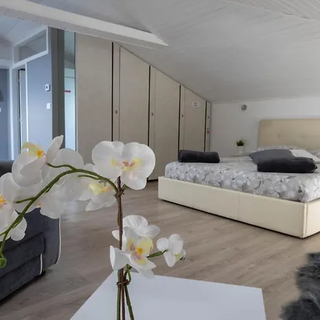 Lapiccolina Apartment Desenzano del Garda Exterior photo